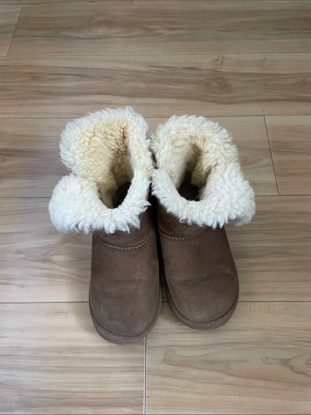 UGG Kids Chestnut Suede Shearling-Lined Boots